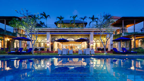 Sayang d'Amour - Pool view at night